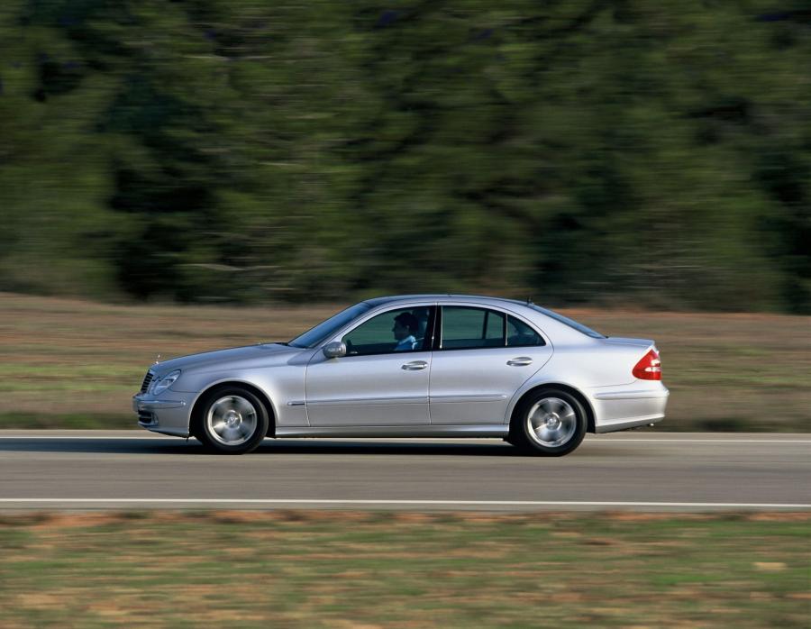  Mercedes-Benz E-Class 2002 года  (фото 99 из 448)